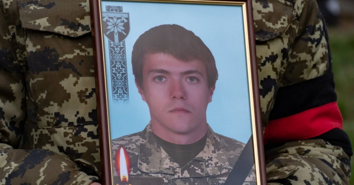 "Последний шанс сохранить Украину": в Ужгороде простились с погибшим разведчиком, вернувшимся воевать с Франции