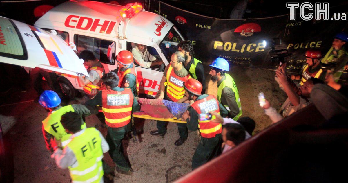 У Пакистані внаслідок вибуху бомби у вантажівці постраждали десятки людей