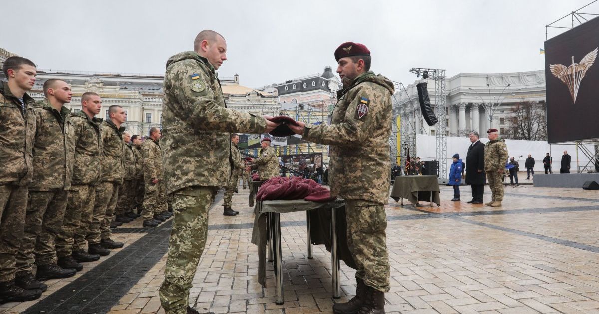 Церемонія заміни беретів десантників_6 / © УНИАН