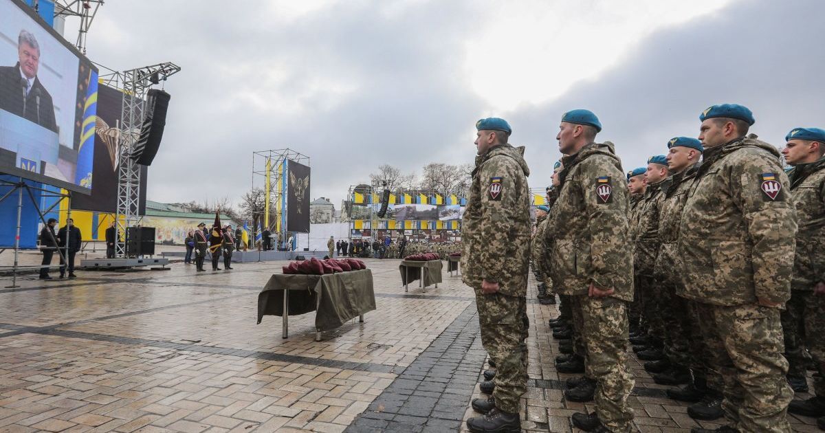 Церемонія заміни беретів десантників_2 / © УНИАН