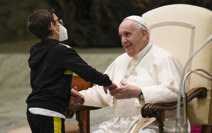 Подарунок від Папи Римського: на аудієнції понтифіка стався зворушливий випадок