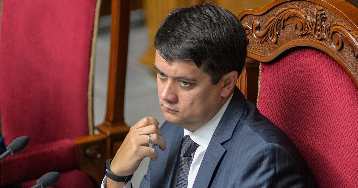 "Надо сохранять лицо парламента": Разумков прокомментировал драку "слуг народа" Бужанского и Лероса