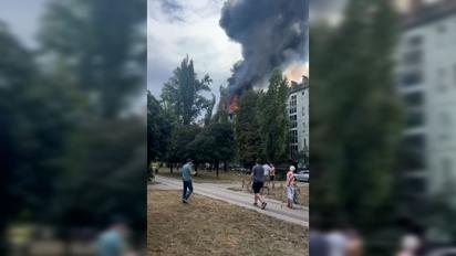 В Киеве на Соломенке горит жилой дом
