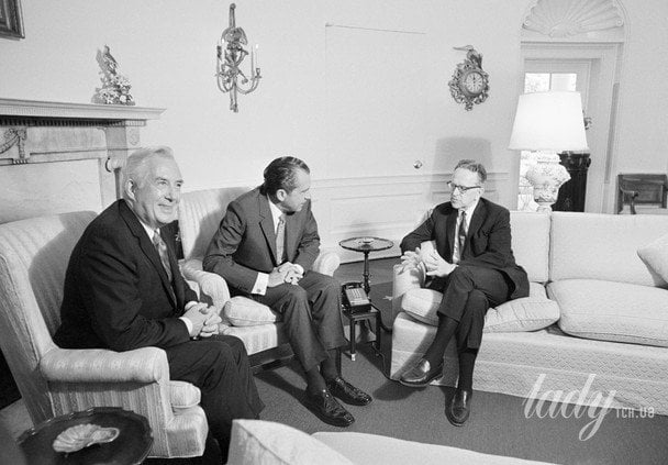 Президент Річард Ніксон (у центрі) розмовляє з суддями / © Associated Press