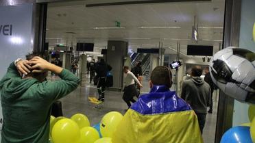 Женя убежал, а один из болельщиков еще и бутылку разбил в погоне. / © Проспорт