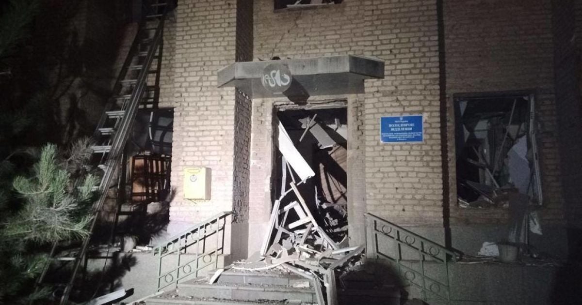 Породіллю дістали з-під уламків: з'явилися деталі обстрілу РФ пологового у Вільнянську, де загинуло немовля (фото і відео)
