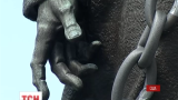 В Вашингтоне памятник Шевченко окрутили цепями