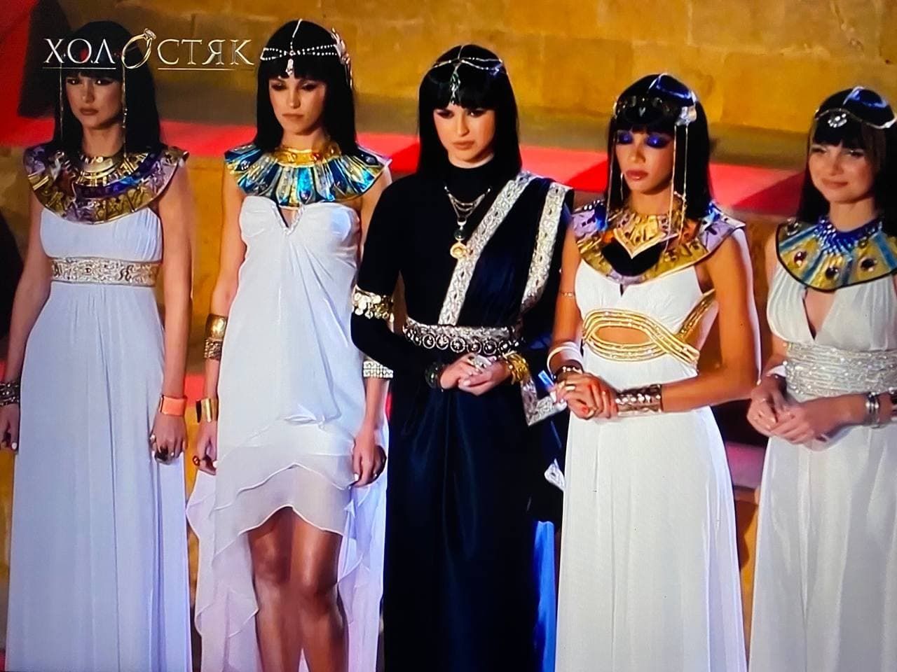 Холостяк 7: все платья девушек на церемонии роз 5 выпуска шоу