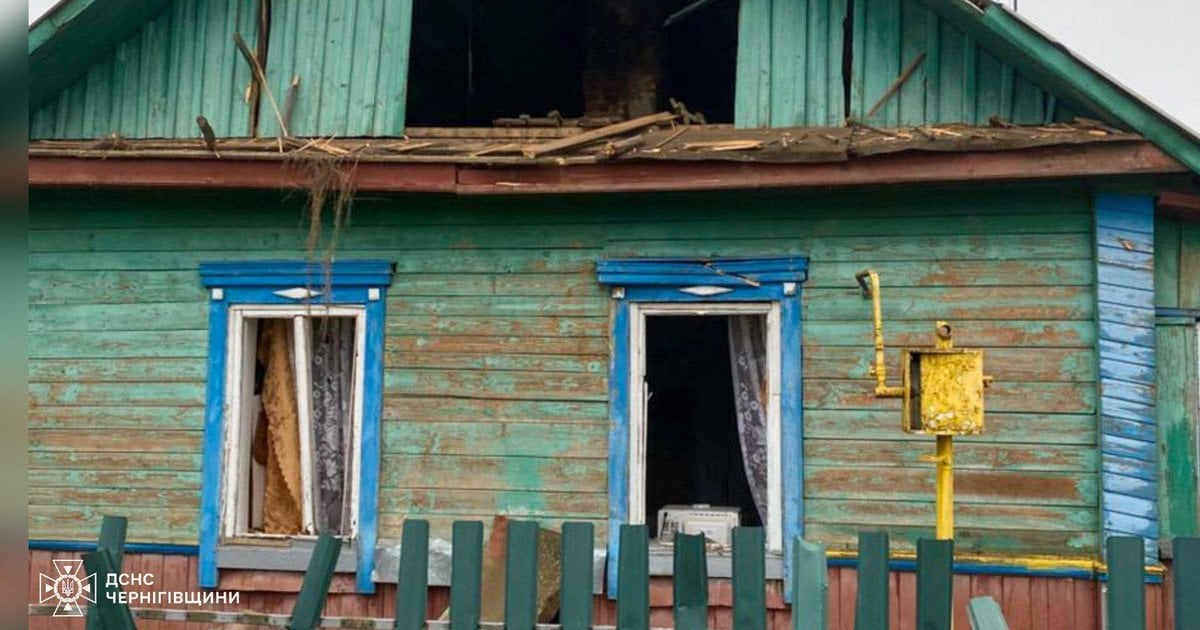 Пошкоджений російською атакою будинок у Чернігівській області