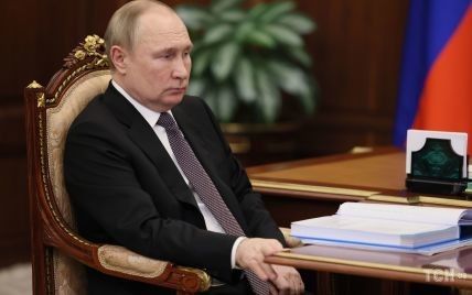 Дедушка старенький: Путин чуть не заснул во время доклада Шойгу