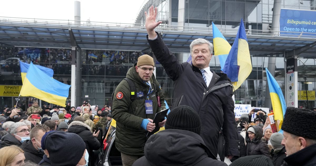 День "П": чего ждать Порошенко после путешествий зарубежьем в украинском суде
