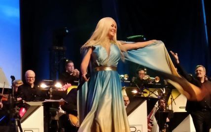 У розкішних сукнях і прикрасах: Катерина Бужинська виступила на благодійному концерті у Фінляндії