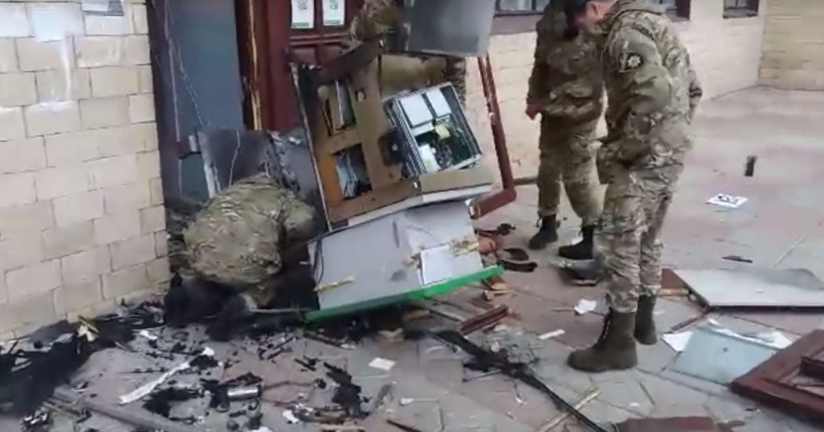 Під Харковом невідомі напали на охоронницю будинку культури і підірвали банкомат