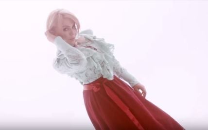 Ирина Билык выпустила "туманный" клип на украиноязычную лирическую песню