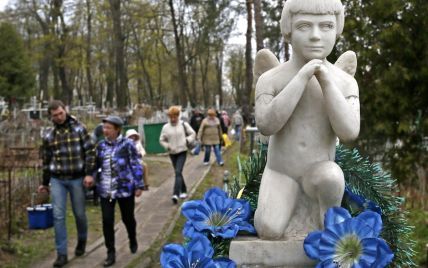 Поминальные дни: в Киеве кладбища будут усиленно патрулировать полиция и Муниципальная охрана