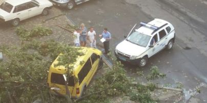Негода накрила Одеську область: у Затоці впала сцена фестивалю, а блискавка вбила хлопця