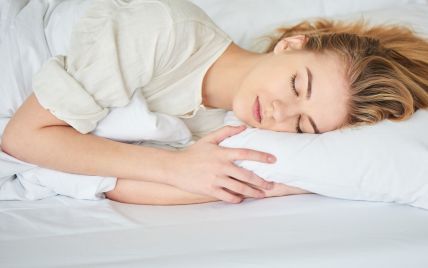 Почему недостаток сна заставляет больше есть