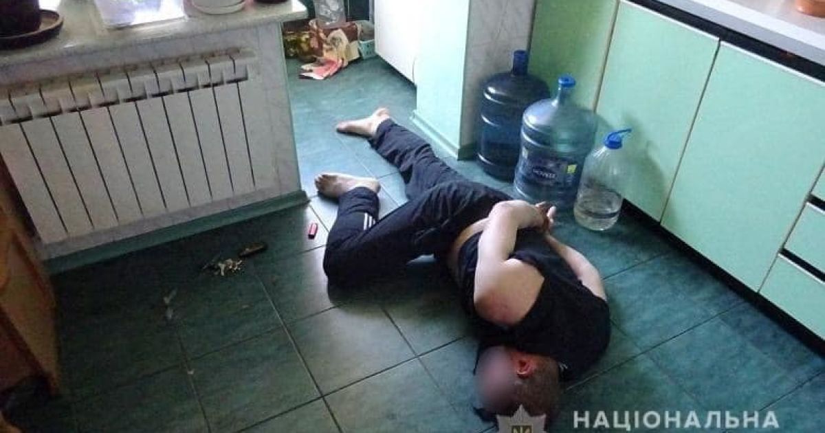 Сделал петлю и требовал покончить с собой: в Киеве будут судить мужчину, который издевался над женой
