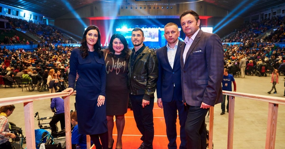 Нік Вуйчич зустрівся з героями АТО / © прес-служба каналу "1+1"