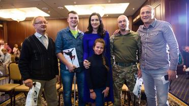 Ник Вуйчич встретился с героями АТО / © пресс-служба канала "1+1"