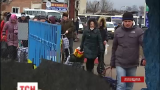 Пока нет угрозы жизни людей, переход в Станице Луганской закрывать не будут