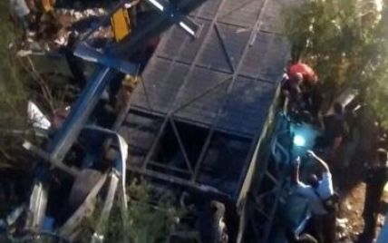 В Аргентині автобус із поліцейськими зірвався в урвище: десятки загиблих