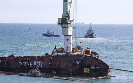 Танкер "Делфи" в Одессе разрушили соленая вода и трения о волнорез: что будет с судном дальше