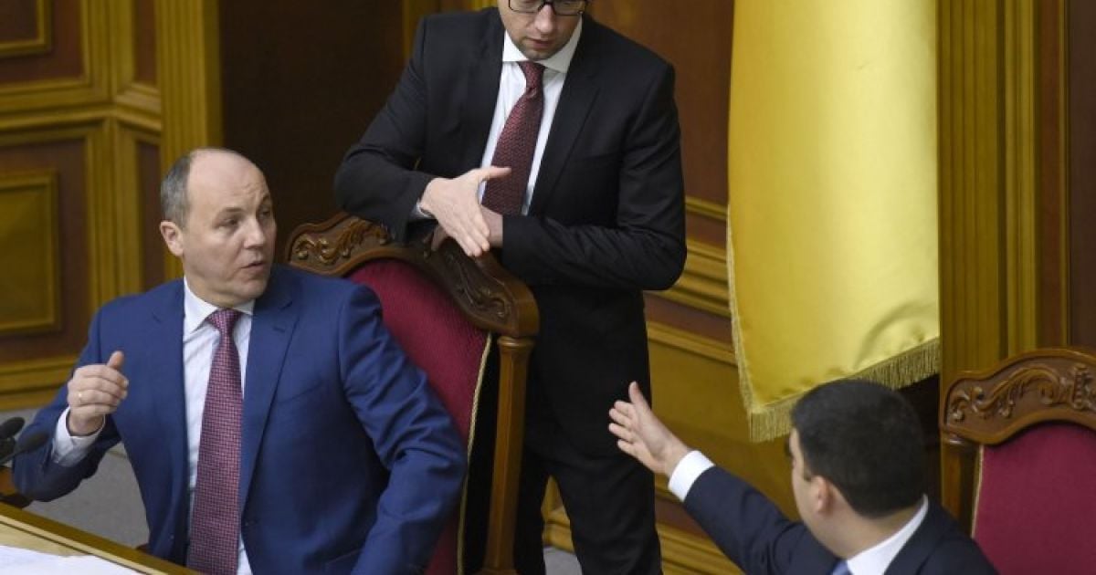 На место Яценюка приходит Гройсман, на место Гройсмана - Парубий