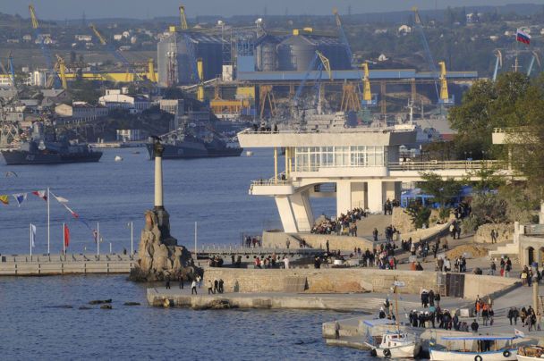 Вантажівки з пальним не доїхали до Севастополя через удари У