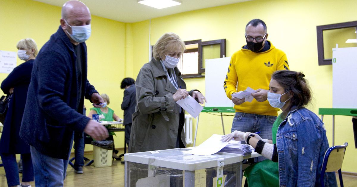 Парламентські вибори в Грузії: опозиція зняла своїх кандидатів, а провладна партія отримала 60% мандатів