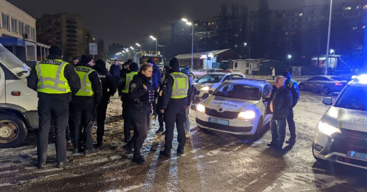 У Києві чоловіка зарізали просто посеред вулиці / © Інформатор