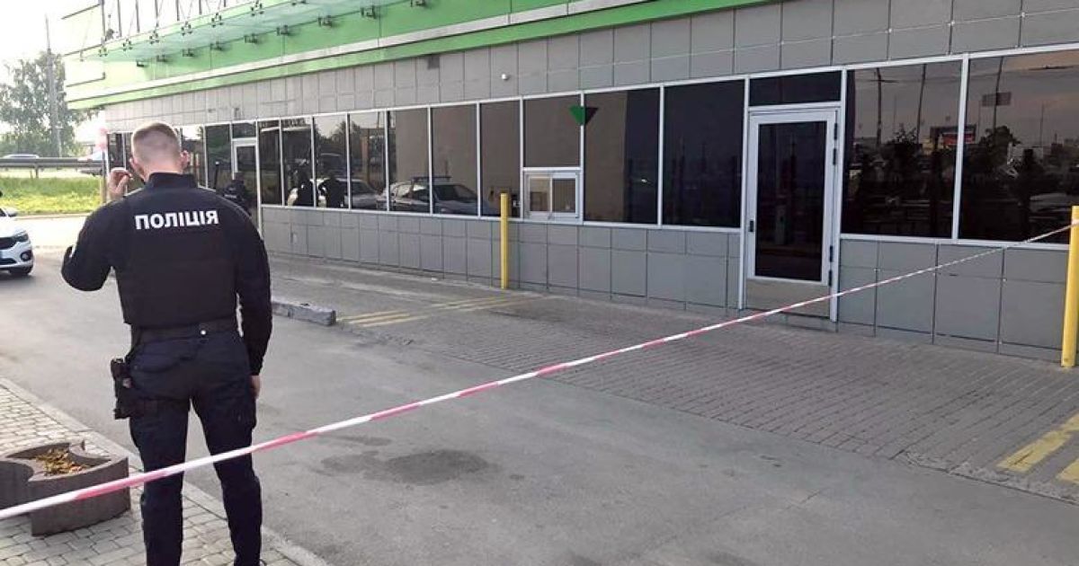 На столичной Борщаговке эвакуировали посетителей McDonald's: в туалете нашли предмет, похожий на взрывчатку
