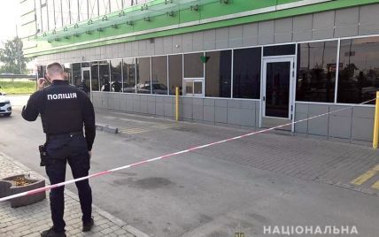 На столичній Борщагівці евакуювали відвідувачів McDonald's: у вбиральні знайшли предмет, схожий на вибухівку
