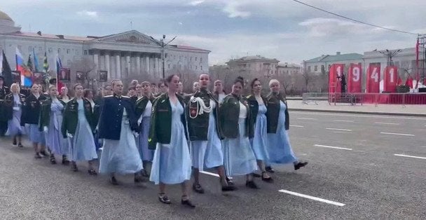 У Читі на парад вигнали марширувати вдів і матерів загиблих окупантів (відео)
