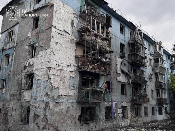 23 липня 2026. У Запоріжжі внаслідок авіаударів травмовано 18 людей, з яких 2 дітей. / © ДСНС