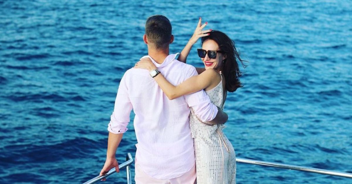 Дружина Остапчука емоційно відповіла хейтерам, які засуджують її стосунки з ним