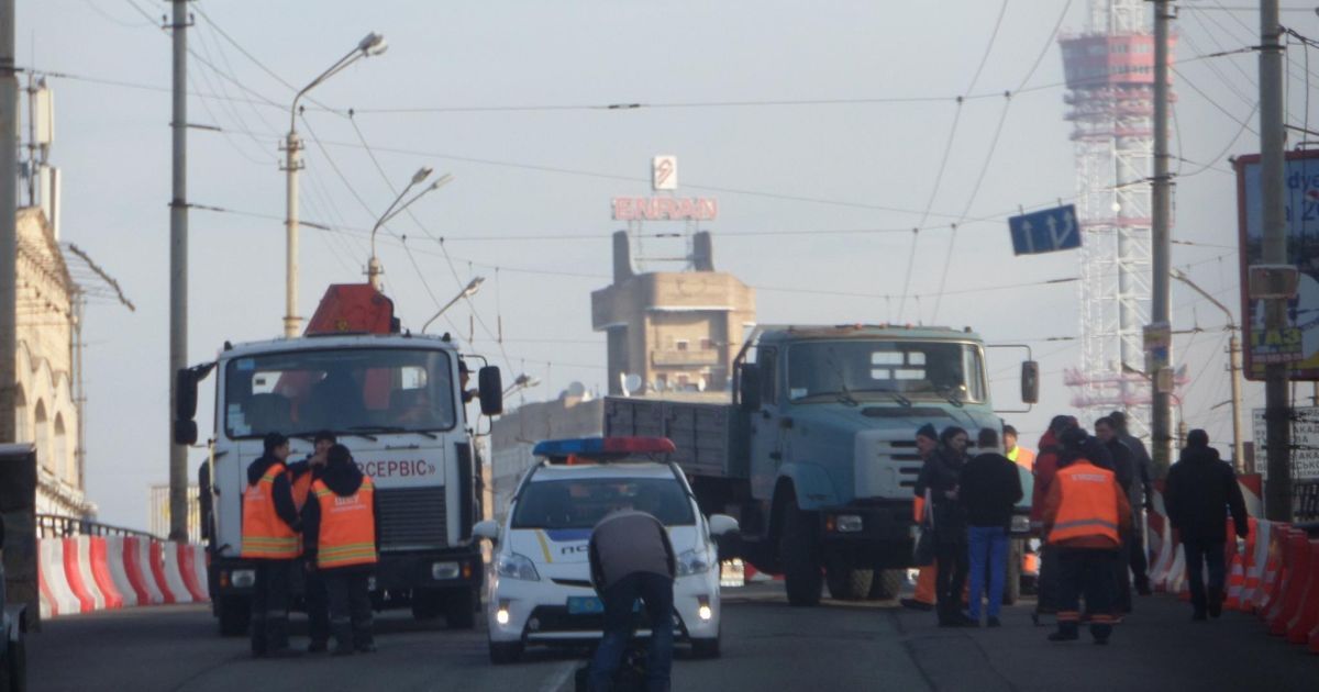 У Києві на реконструкцію перекриють Шулявський шляхопровід. Варіанти об'їзду в інфографіці