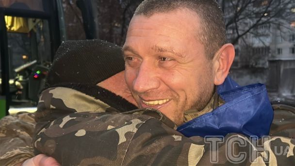 Повернення українців з полону / © ТСН