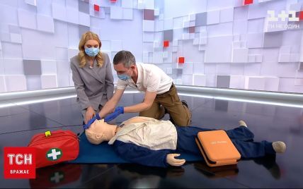 Врятувати життя: у студії ТСН показали, як користуватися дефібрилятором та "запустити" роботу серця