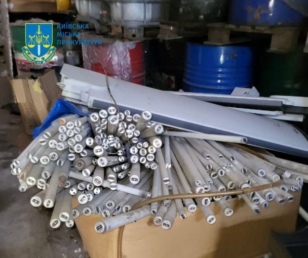 Незаконные свалки опасных отходов на Киевщине / Фото: Полиция Киева / Facebook / © Киевская городская прокуратура