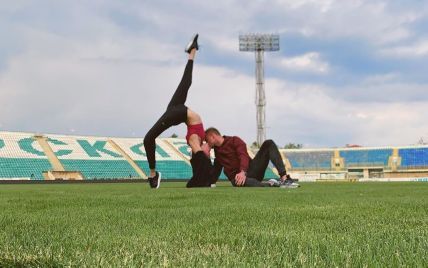 Став на коліно: український футболіст освідчився коханій на стадіоні свого клубу
