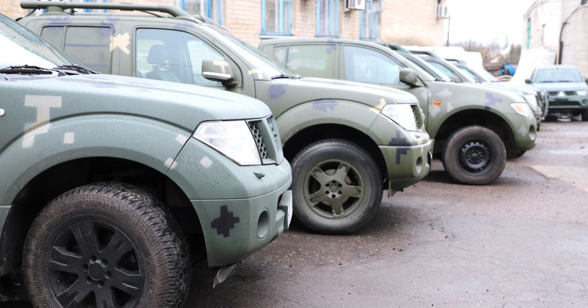 Благодійники передали військовим Донеччини 20 позашляховиків