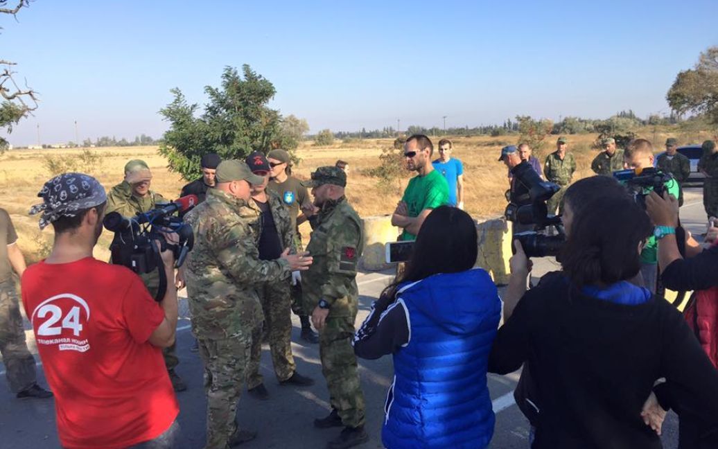В Крыму стартовала бессрочная блокада полуострова. / © facebook.com/ayder.muzhdabaev