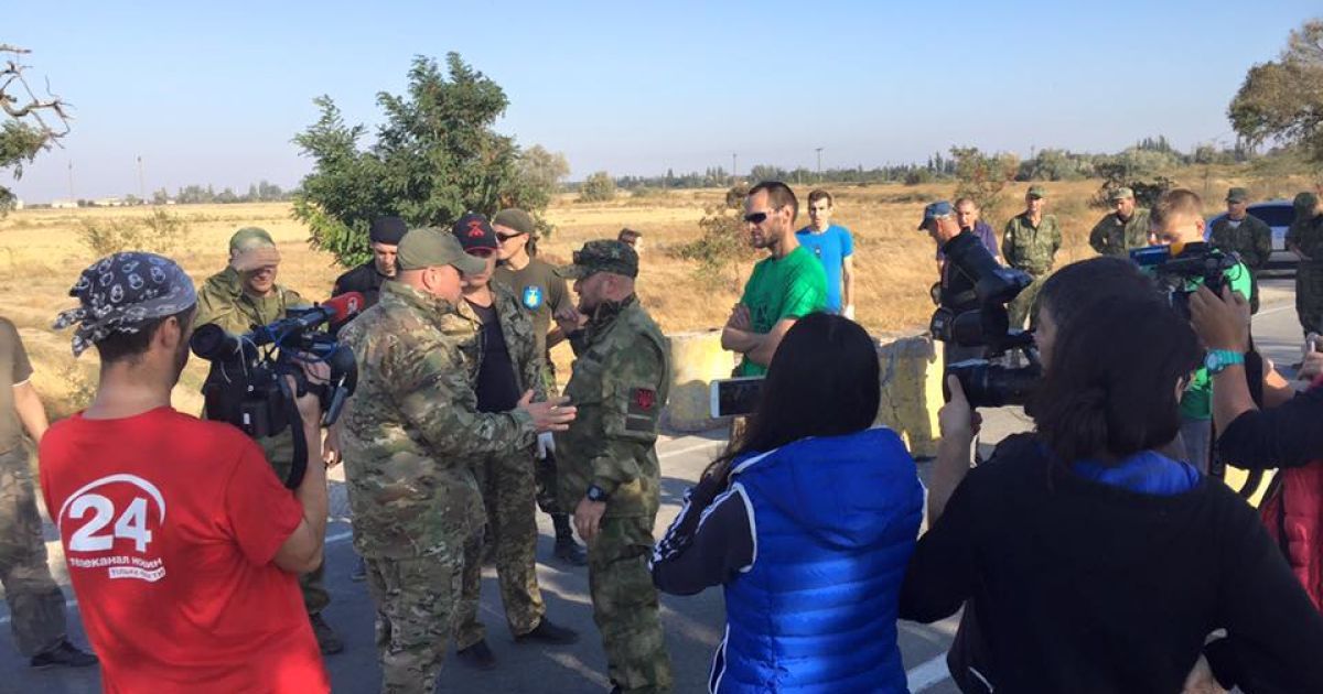 В Крыму стартовала бессрочная блокада полуострова. / © facebook.com/ayder.muzhdabaev