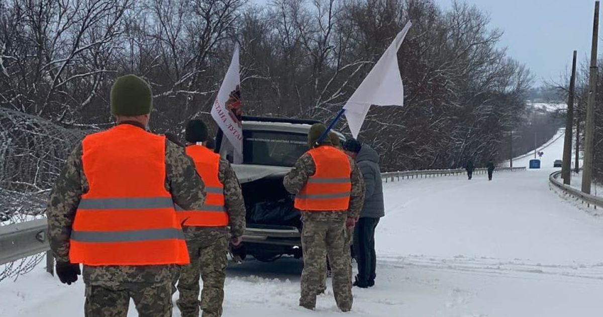Возвращенного боевиками украинского бойца задушили: документ