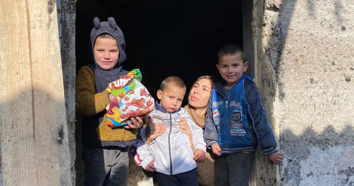 У Запоріжжі небайдужі люди за день зібрали гроші на новий будинок для багатодітної родини