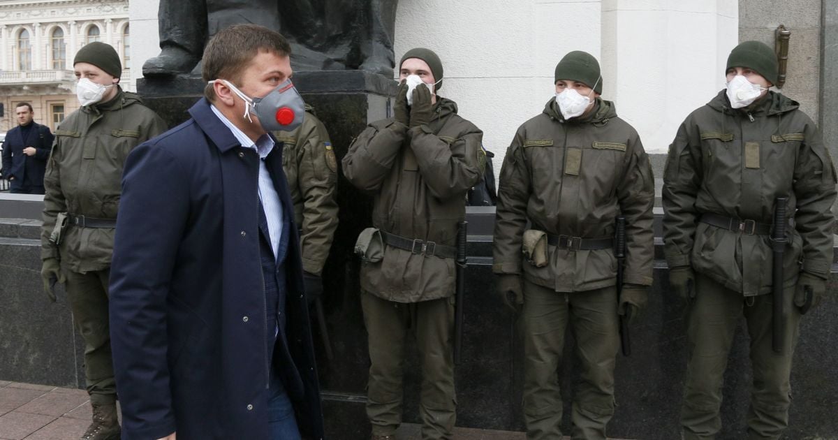 Кабмин ввел режим чрезвычайной ситуации на всей территории Украины, карантин продлен на месяц