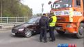 На съезде с моста Патона КамАЗ наехал на Maserati