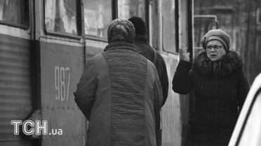 Маріуполь. На зупинці. / © Дмитро Мороз/Журналіст "Спецкор"