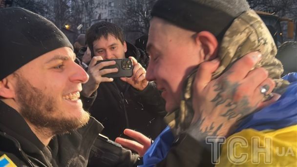 Повернення українців з полону / © ТСН